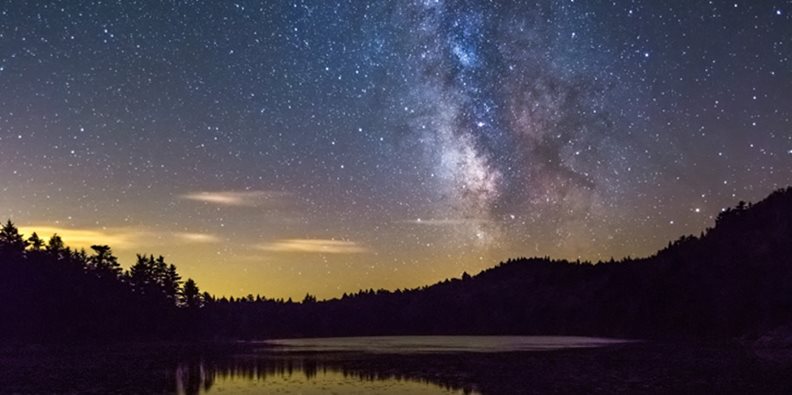 Stargazing spots in New Hampshire with clear night sky